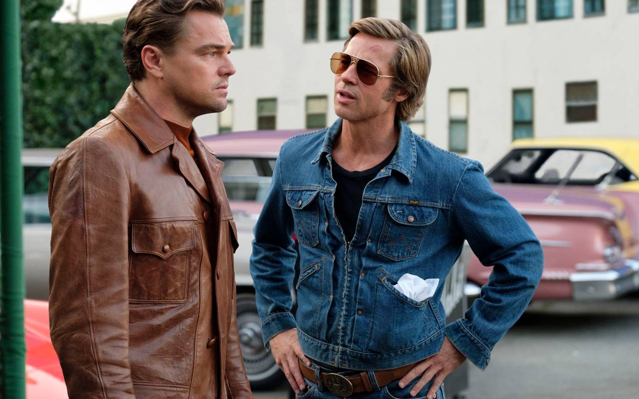 Rick diskutiert mit seinem Kumpel und Stunt-Double Cliff.