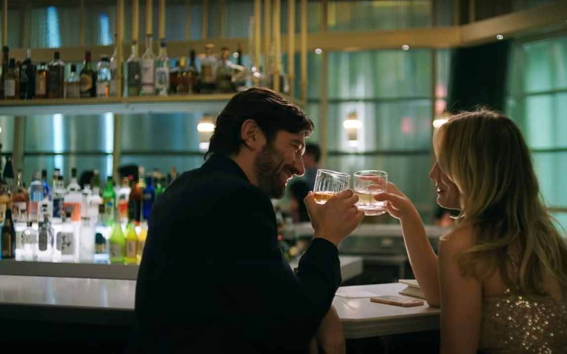 Alex und Cassie vor ihrem One-Night-Stand.