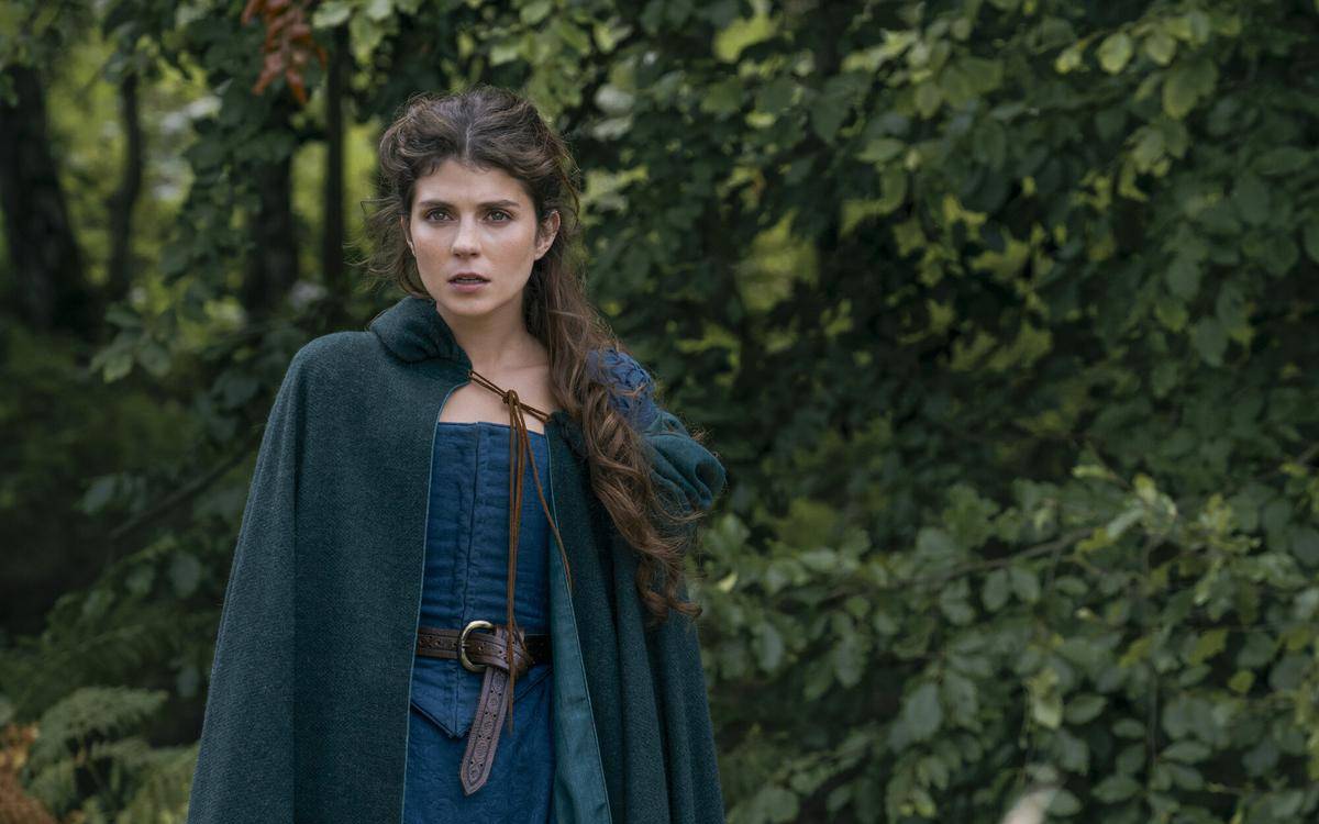 Lady Jane allein im Wald.