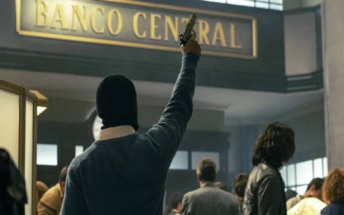 Die Bande setzt ihre Waffen ein.