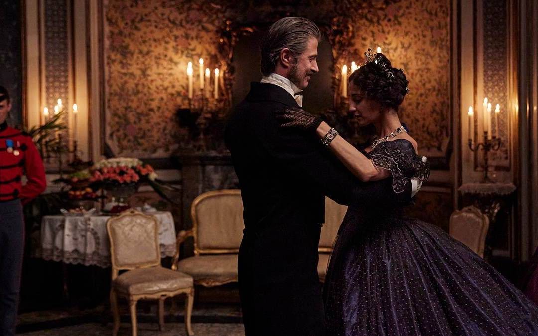 Don Fabrizio tanzt mit seiner Frau.