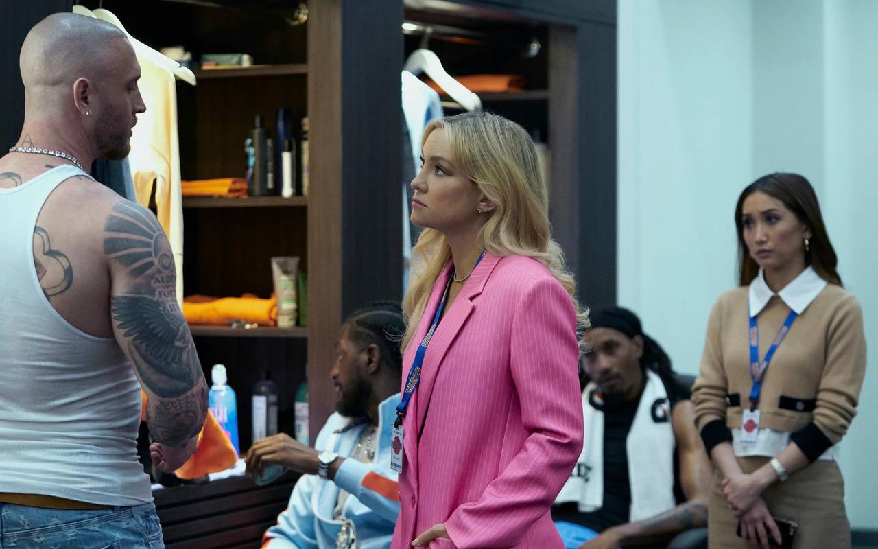 Isla mit den Spielern in der Kabine.