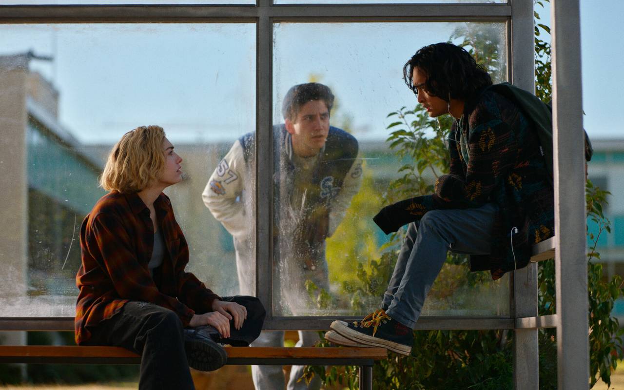 Madison versucht im Schulalltag Antworten zu finden.