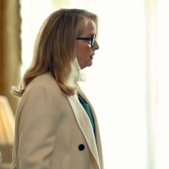 Die beiden Damen liegen im Clinch.