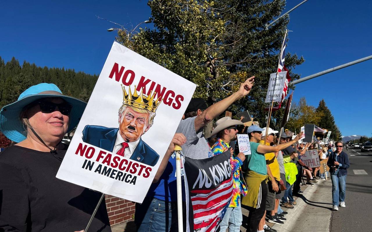 «No Kings» Demonstrationen - Truckee
