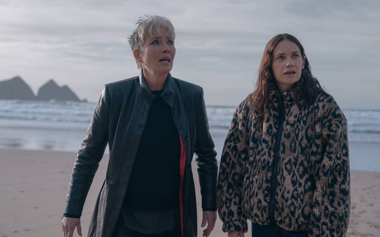 Die beiden Frauen arbeiten zusammen.