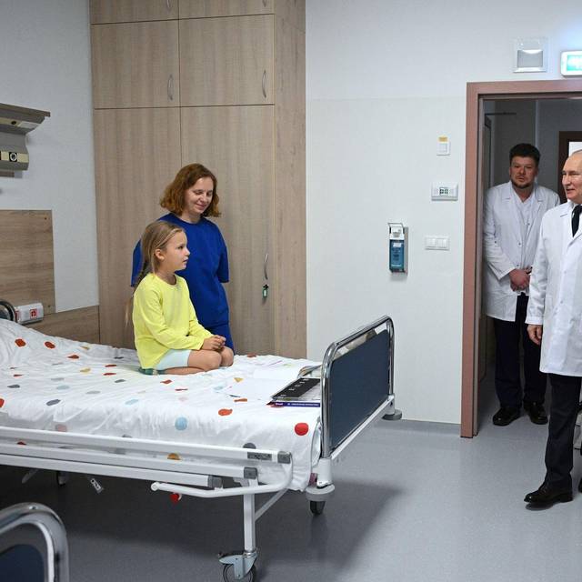 Putin besucht Nationales Medizinisches Forschungszentrum
