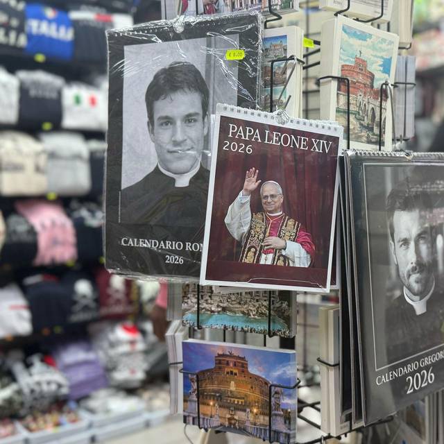 Kalender mit Papst und Priestern