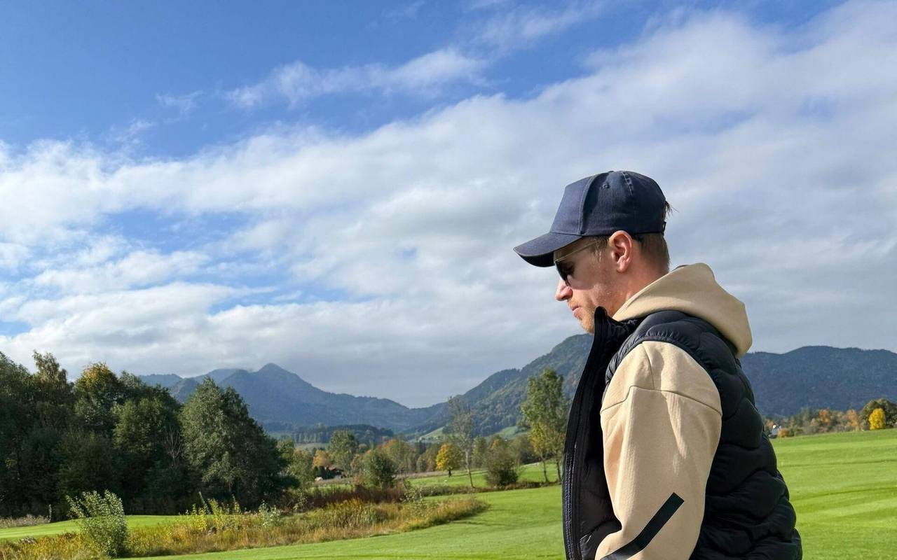 Biathlet Johannes Kühn mit seiner Tochter