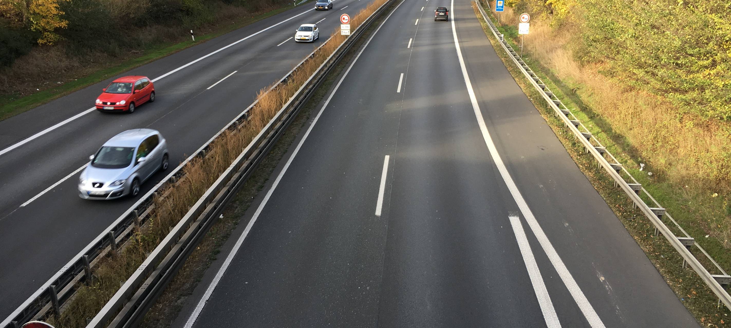 Anlage zur A52 Standstreifen-Nutzung geht an den Start