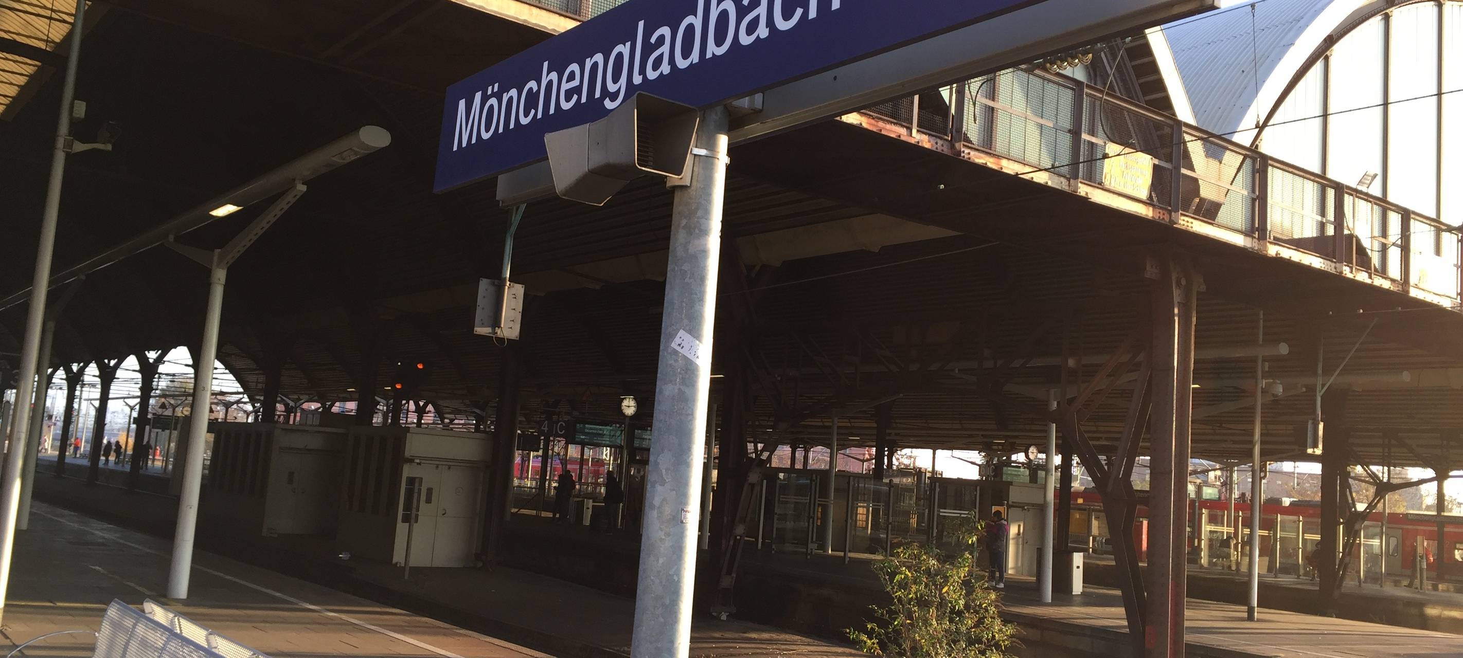 Karneval: Waffenverbote an Bahnhöfen