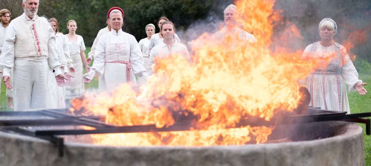 In diesem Dorf wird eine außergewöhnliche Sommersonnenwende gefeiert.