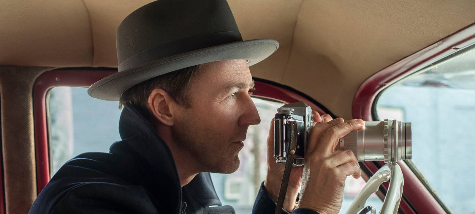 Lionel nimmt einen Verdächtigen ins Visier.