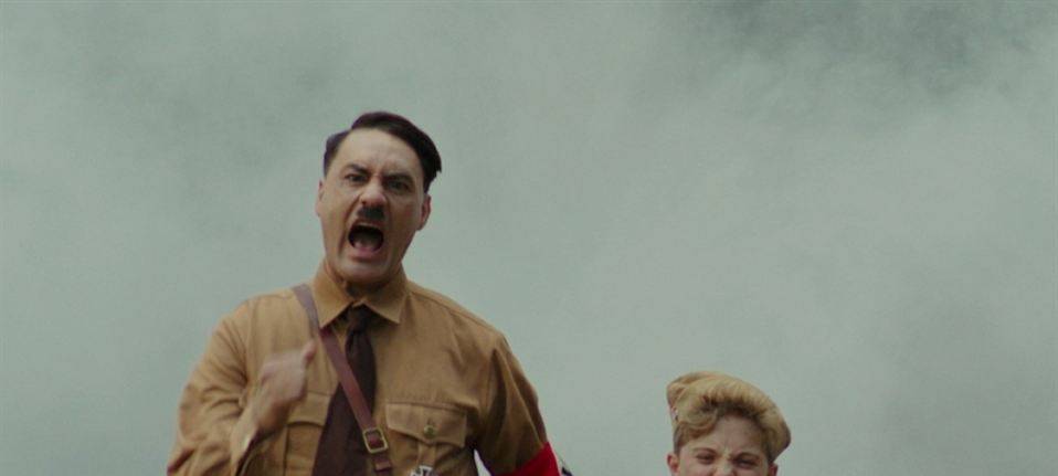 Jojo braucht die Hilfe von Adolf.