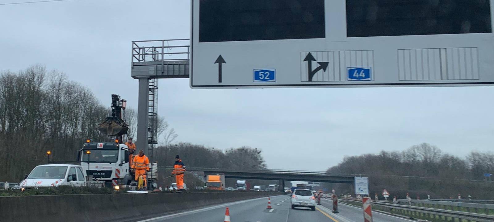 Bauarbeiten auf der A44 und A52 verlängern sich