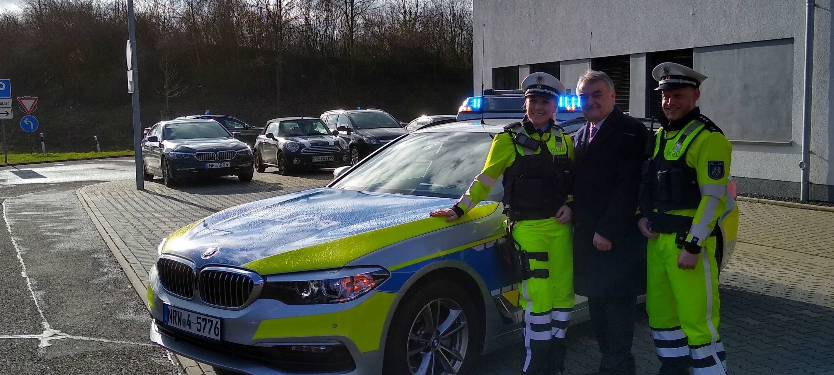 Neue Uniformen für Autobahnpolizei