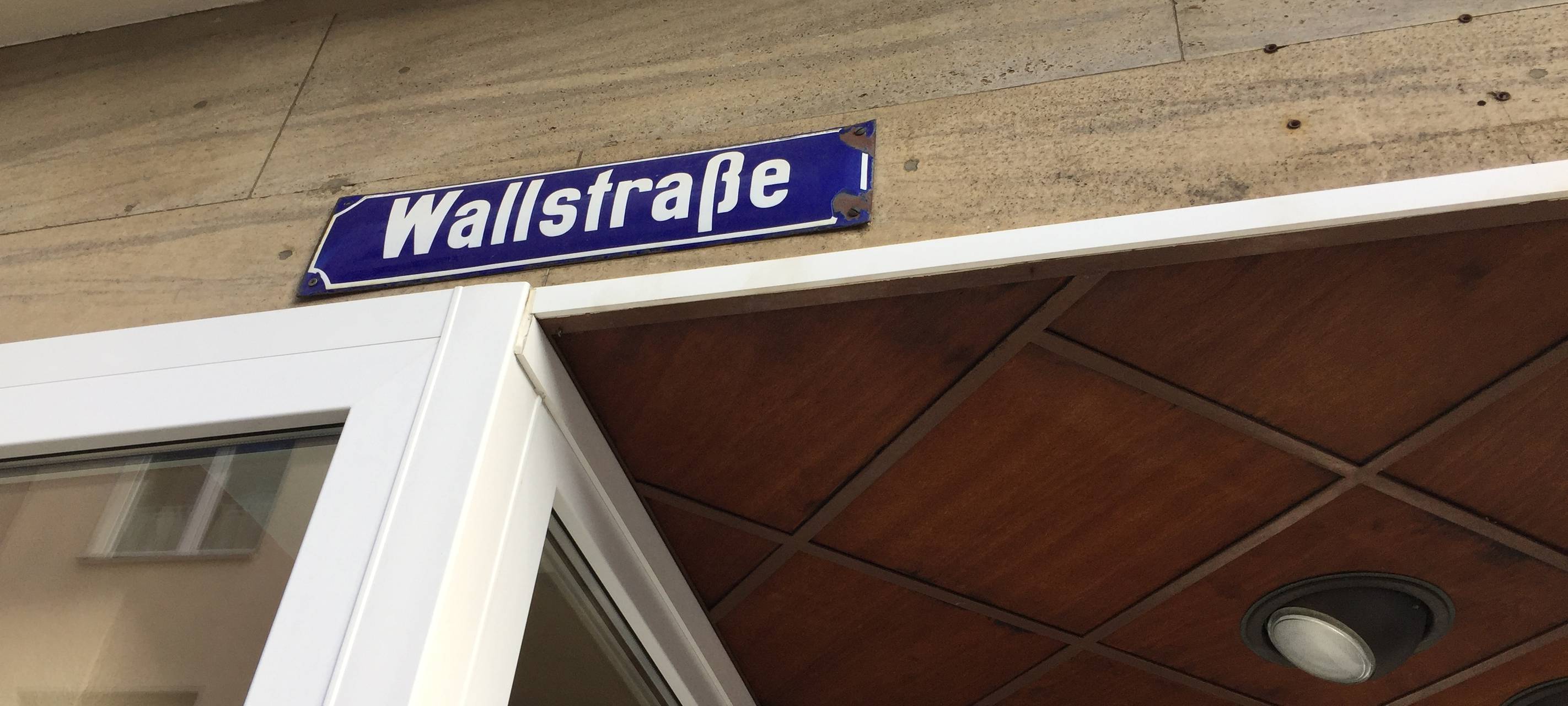 Mahnwache in Mönchengladbach am Queeren Zentrum