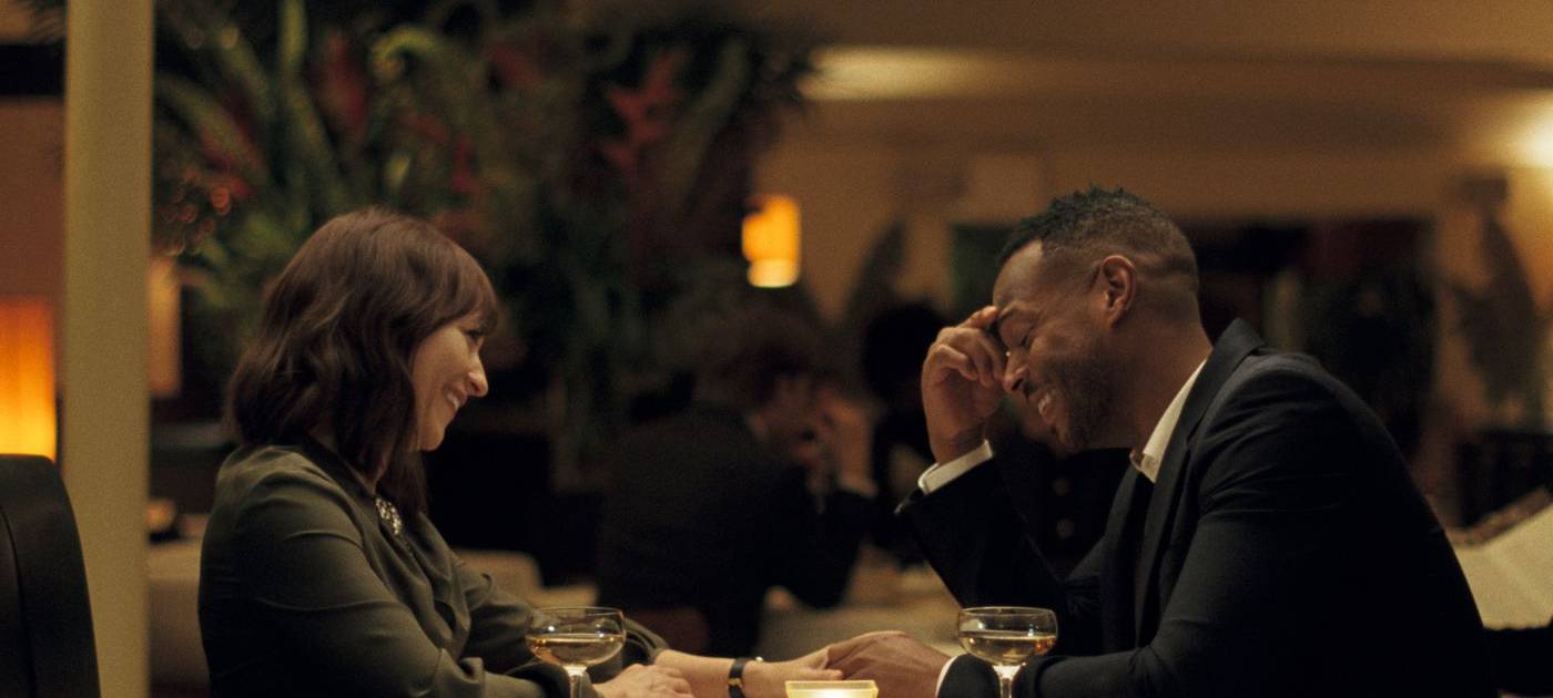 Laura und Dean im Restaurant.