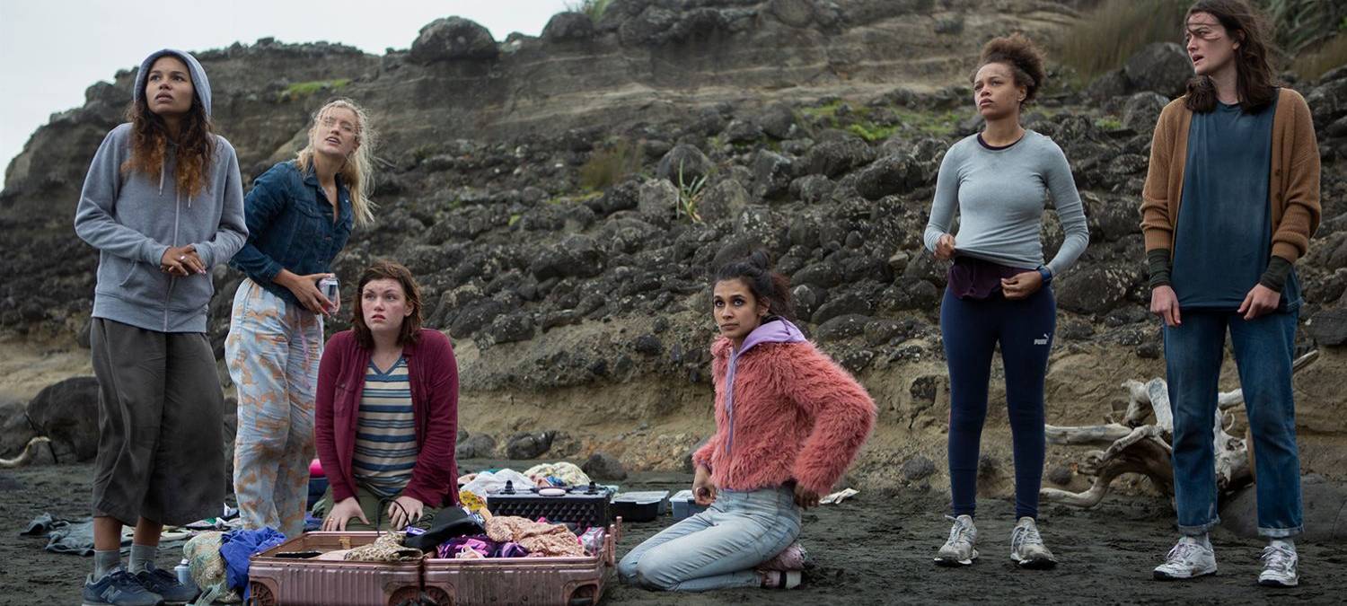 Die Frauen stranden auf der Insel.