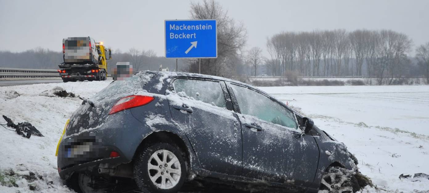 Unfallserie durch Glatteis auf Autobahnen um Mönchengladbach