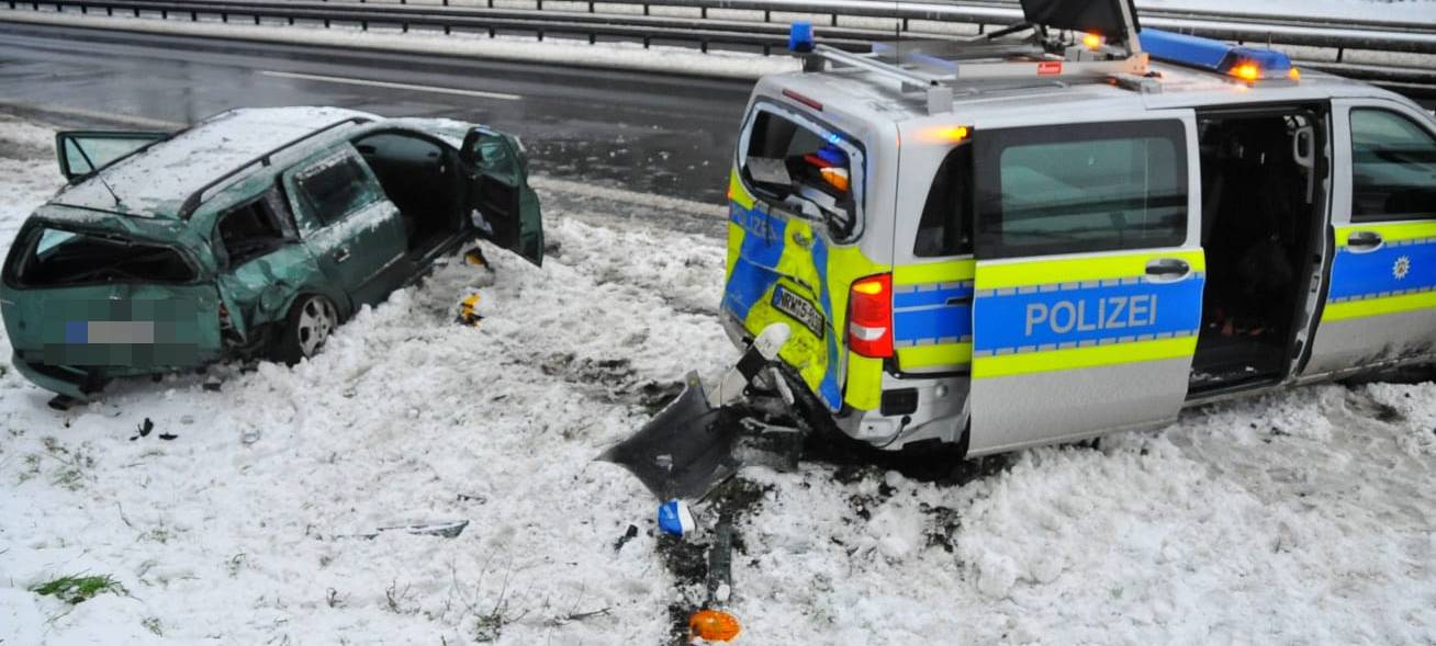 Unfallserie durch Glatteis auf Autobahnen um Mönchengladbach
