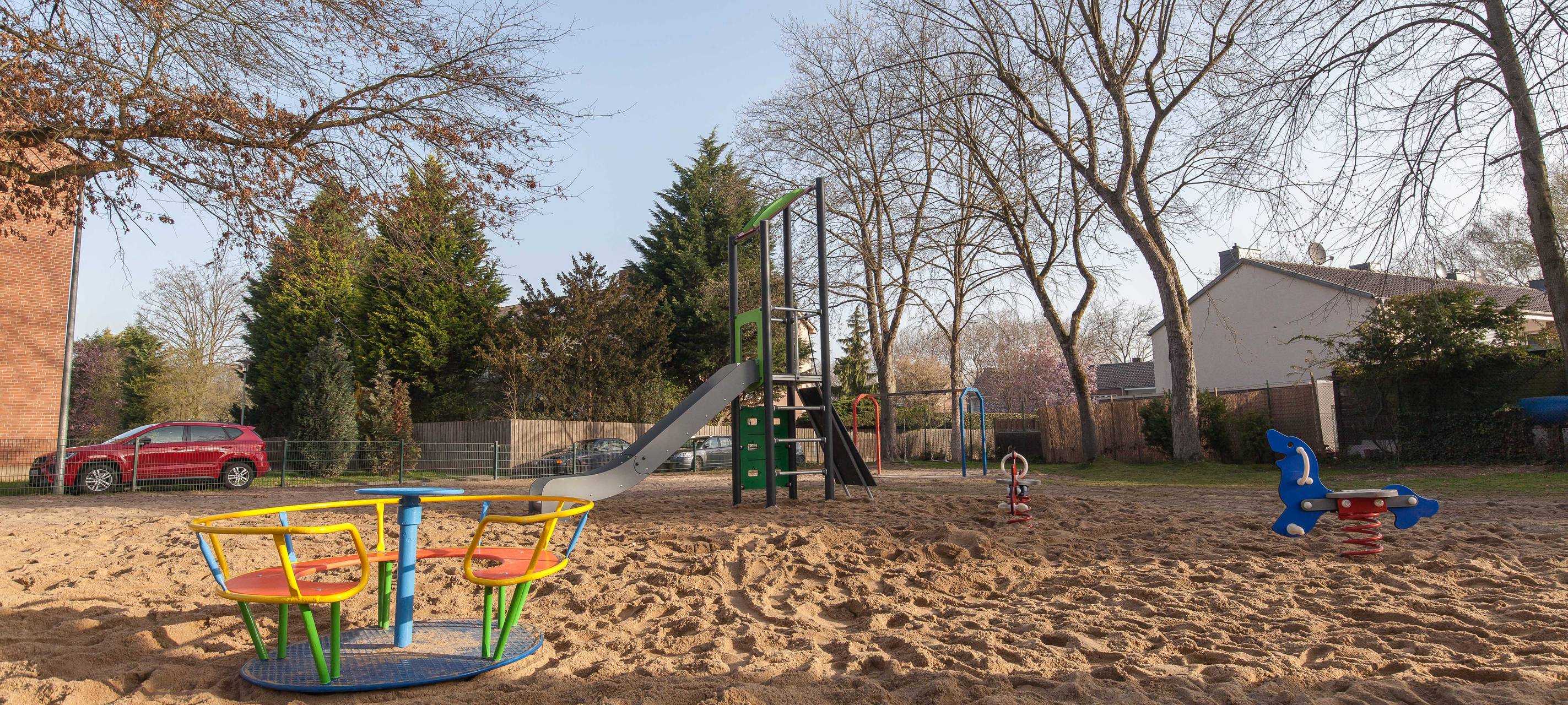 Neue Spielgeräte in der Lortzingstraße