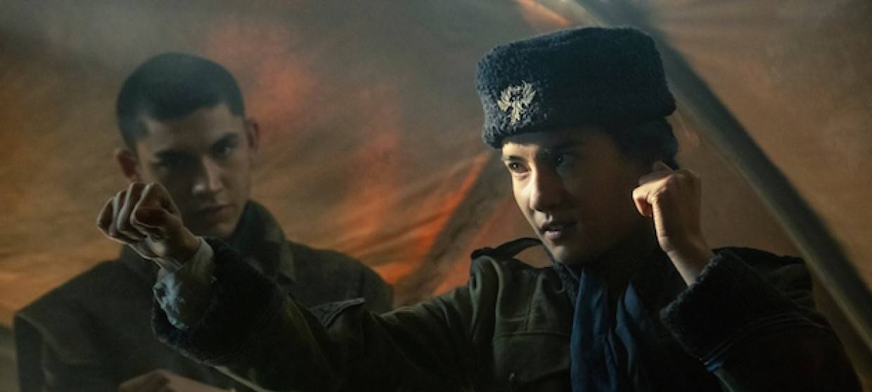 Alina lernt zu kämpfen wie eine Sonnenkriegerin.