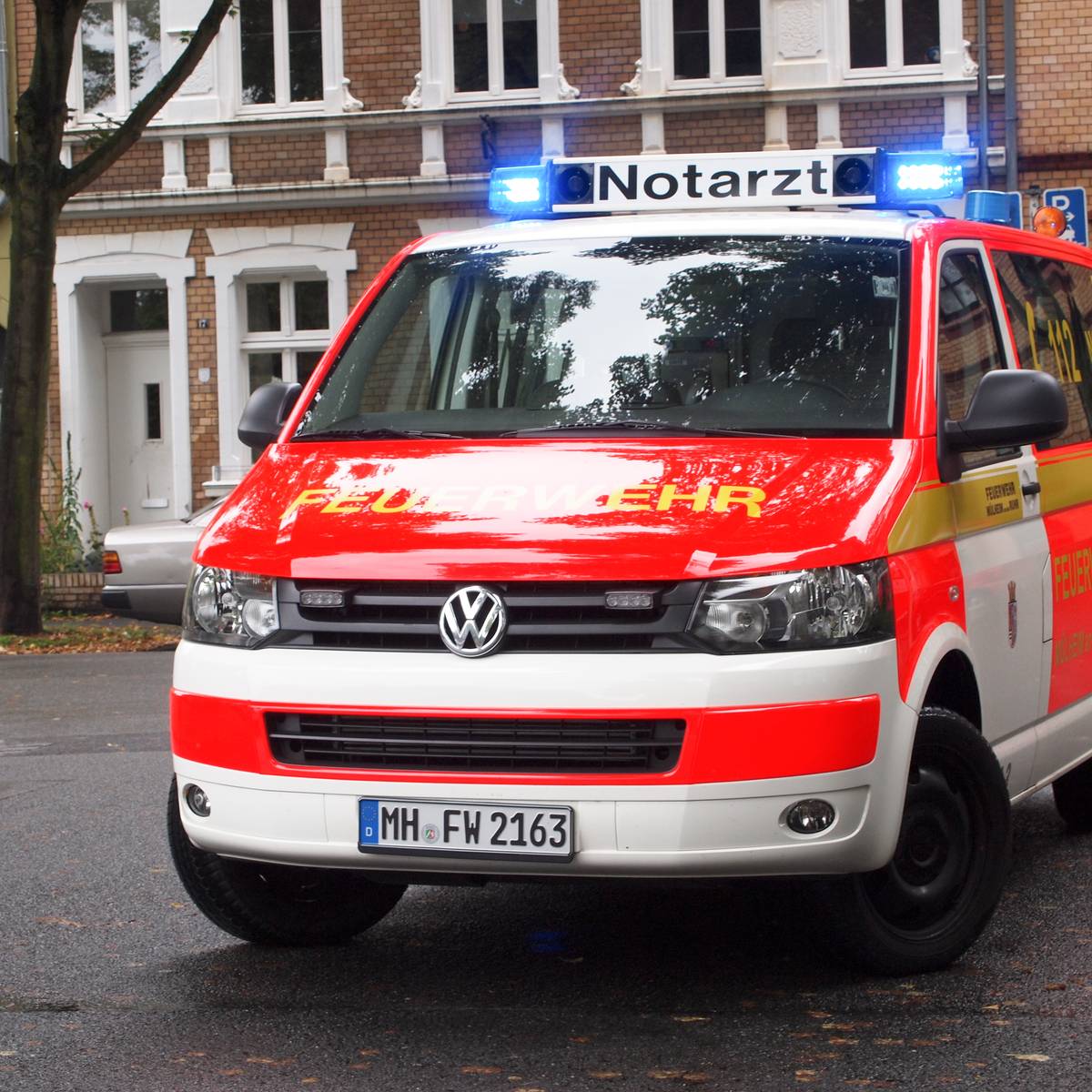 Zweijähriges Kind fällt aus Fenster Radio 90.1