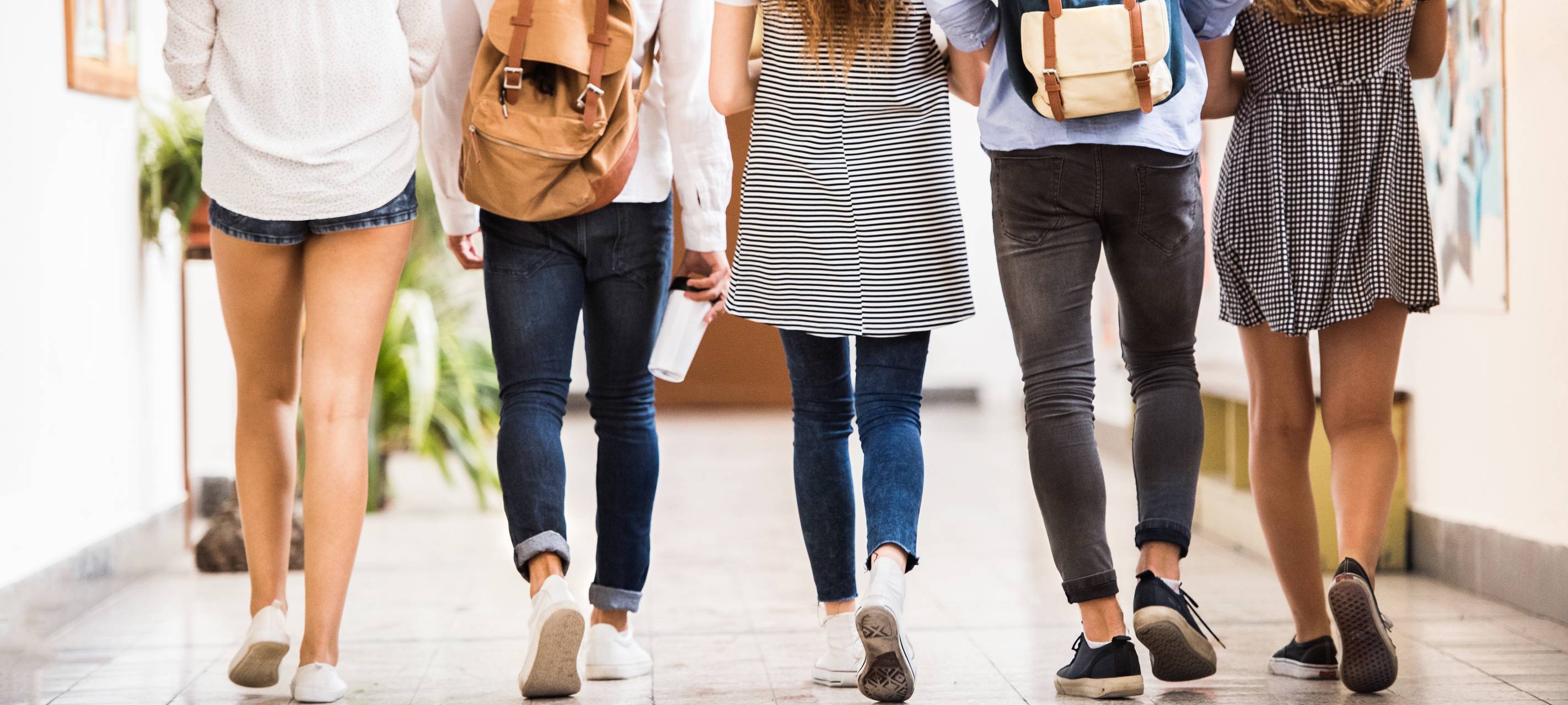 Unterschriftenübergabe für den Erhalt der Hauptschule Neuwerk