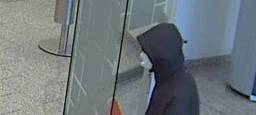 Polizei veröffentlicht Fotos des Bankräubers aus Odenkirchen