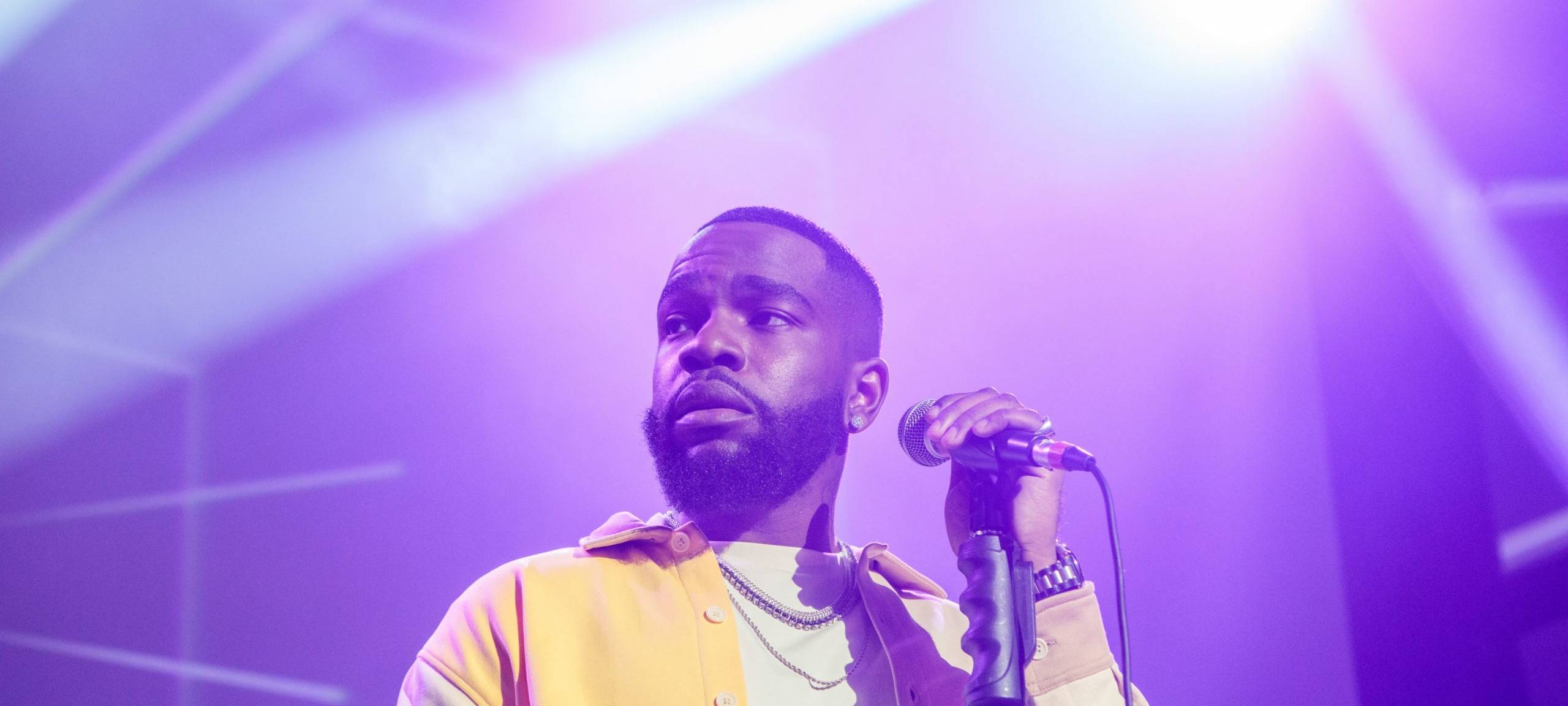 Rapper Marcus auf der Bühne.