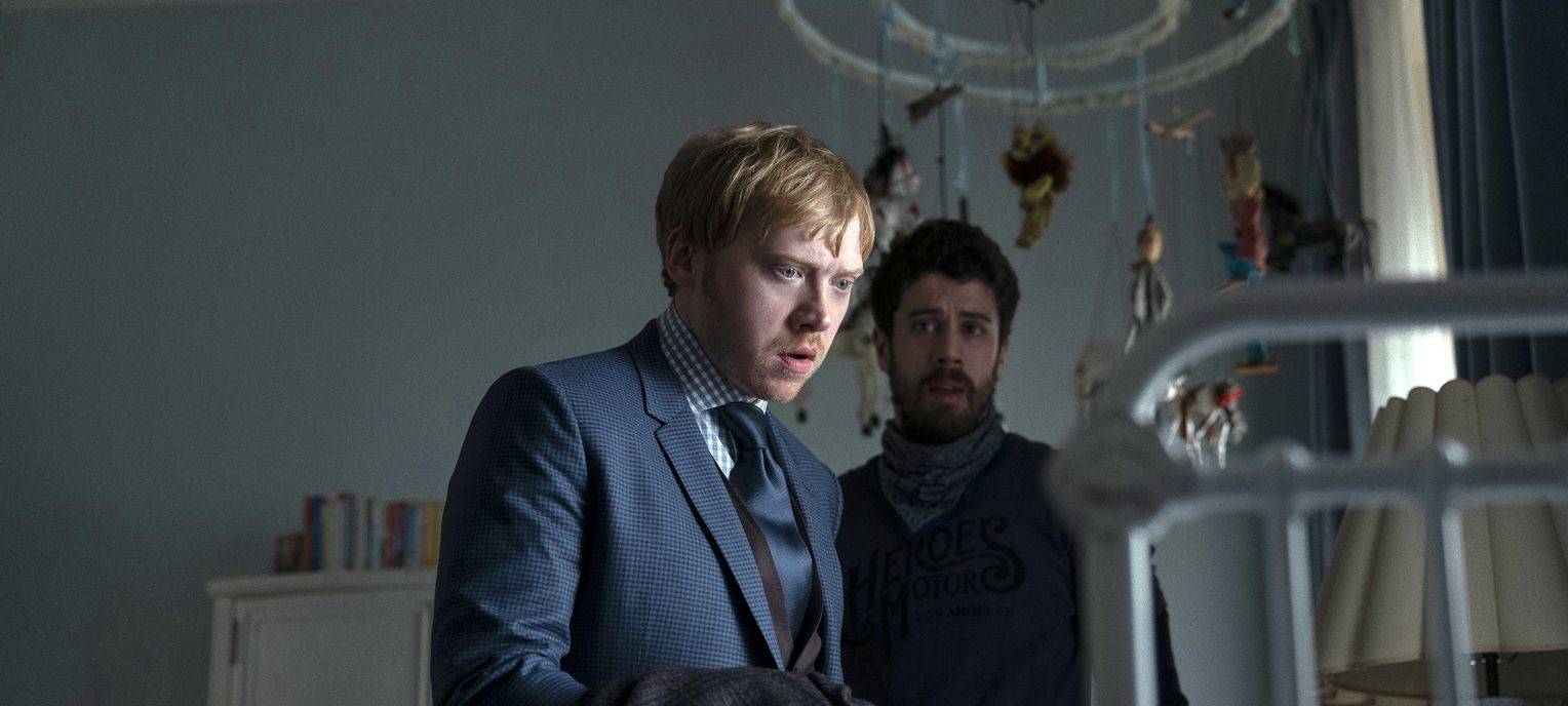 Verwunderung am Babybettchen.