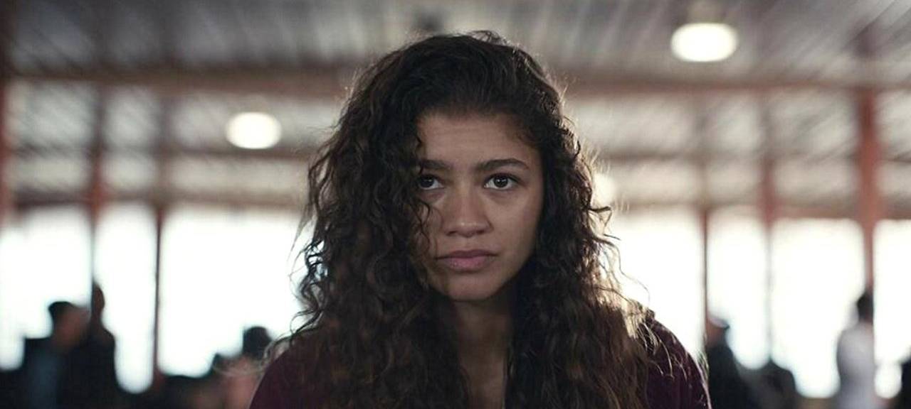 Rue ist schon wieder high.