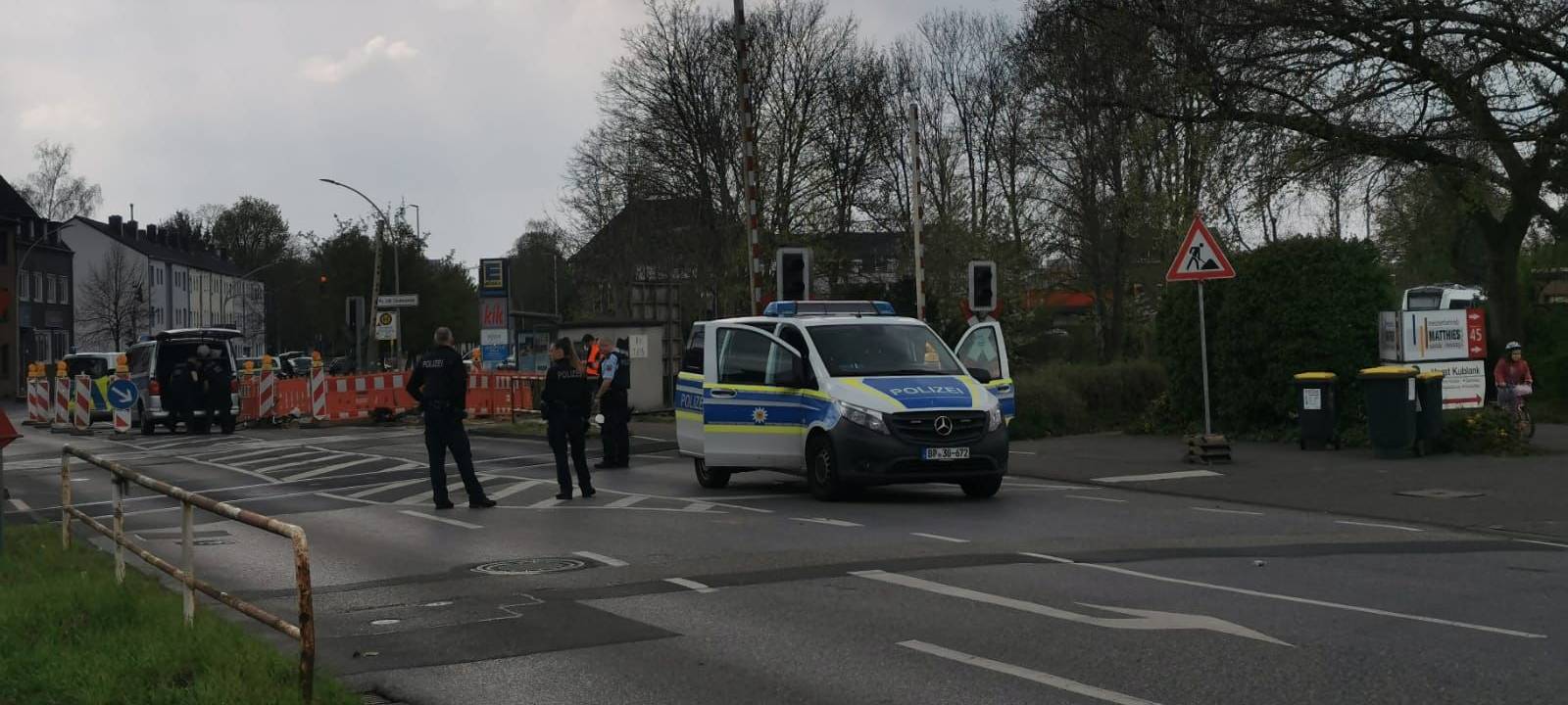 Frau stirbt am Bahnübergang in Rheindahlen