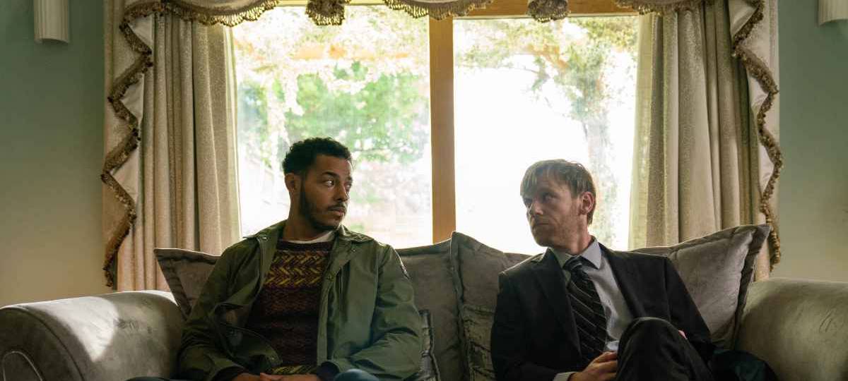 Die Ermittler auf der Couch.