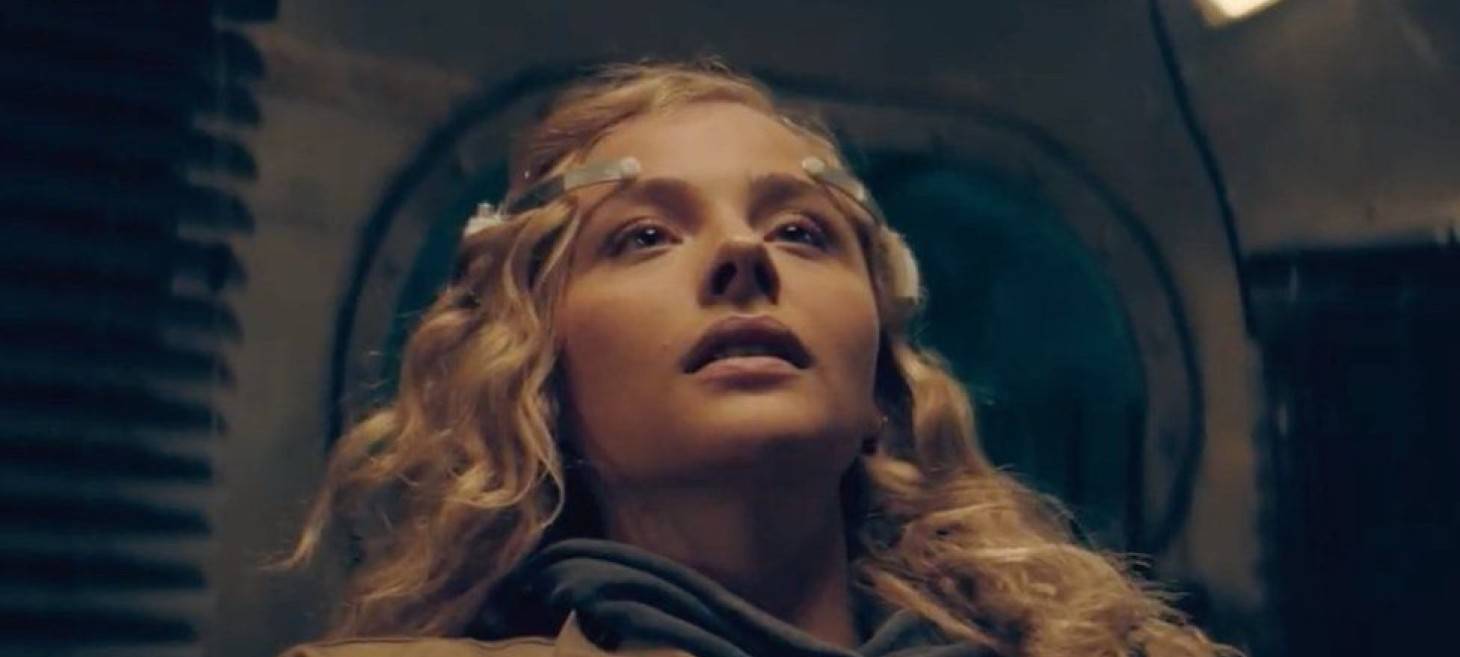 Flynne geht wieder in die virtuelle Welt.