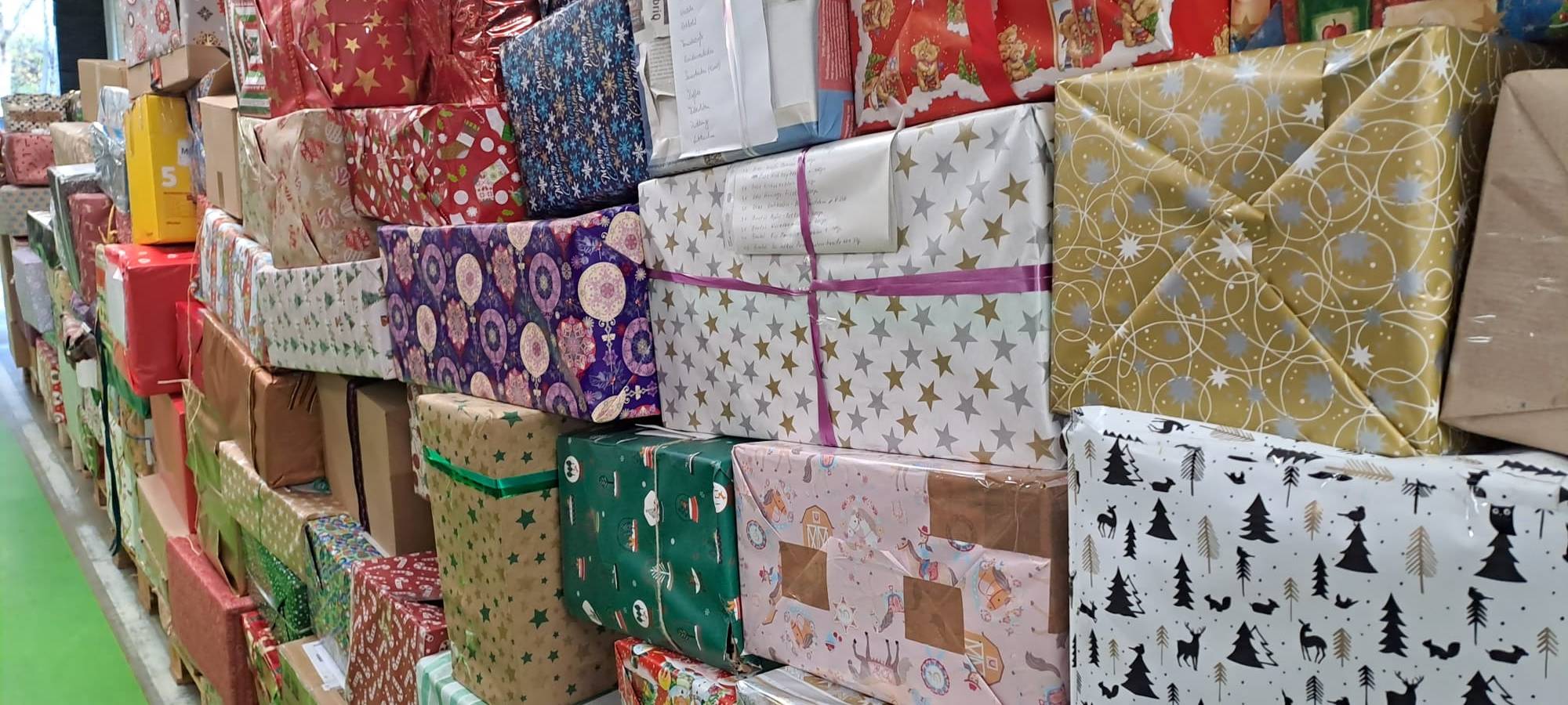 Tafel sammelt Weihnachtspäckchen