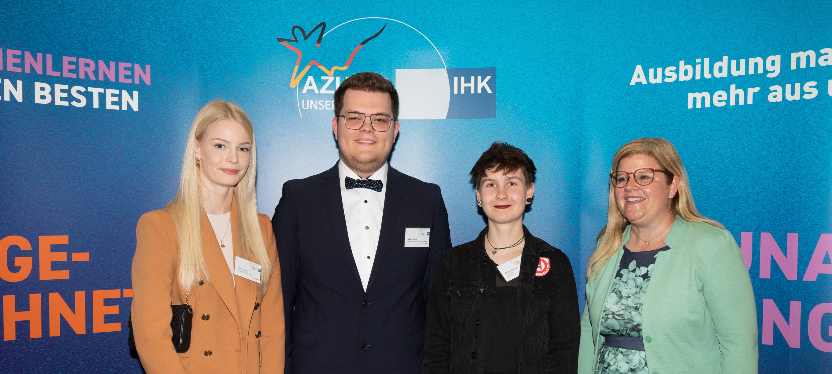 Mönchengladbach), Niklas Groth (Elektroniker für Geräte und Systeme, Scheidt & Bachmann GmbH, Mönchengladbach) und Simone Gillhuber (Tierpflegerin, Fachrichtung: Zoo, Zoo Krefeld gGmbH). Foto: DIHK