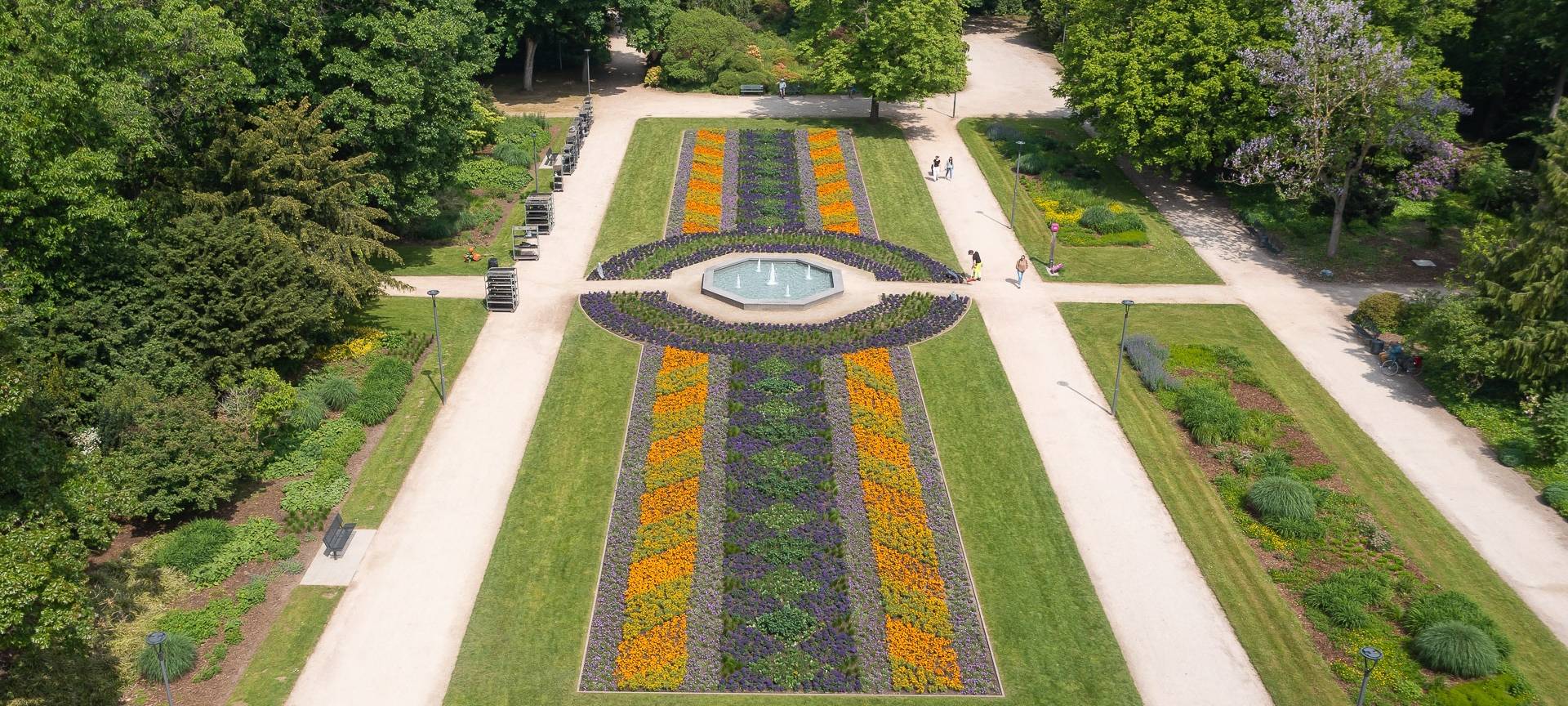 Blumenparterre im Bunten Garten bepflanzt