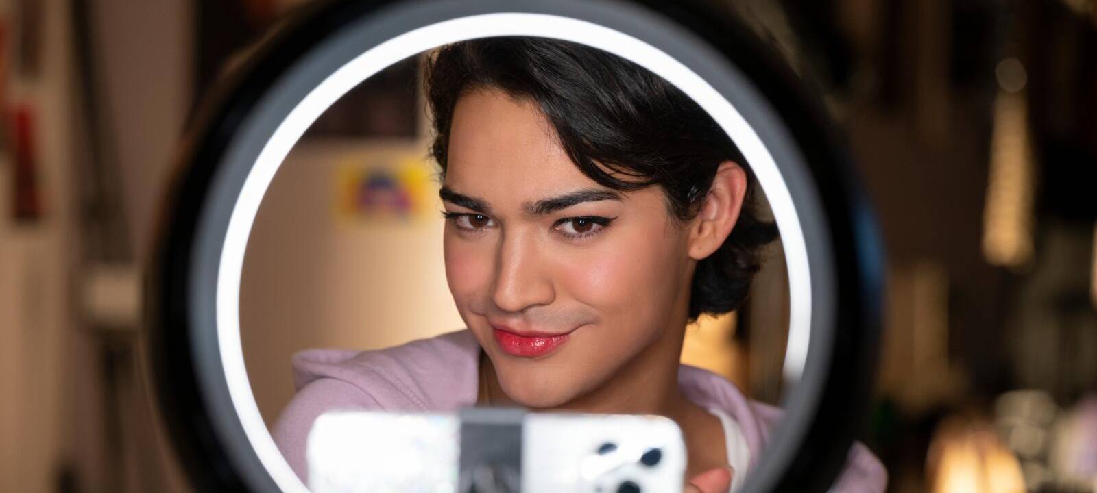 Marco liebt Beautyprodukte.