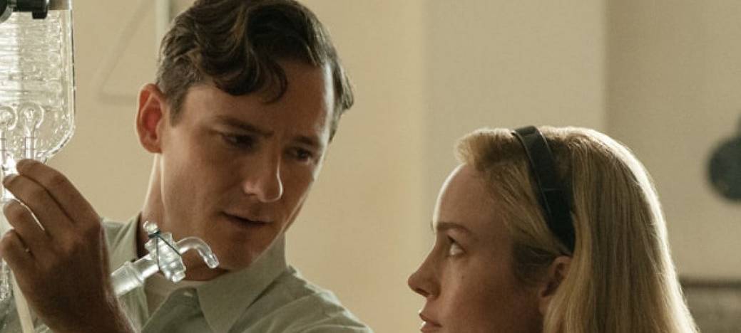 Elizabeth mit ihrem Mann im Labor.