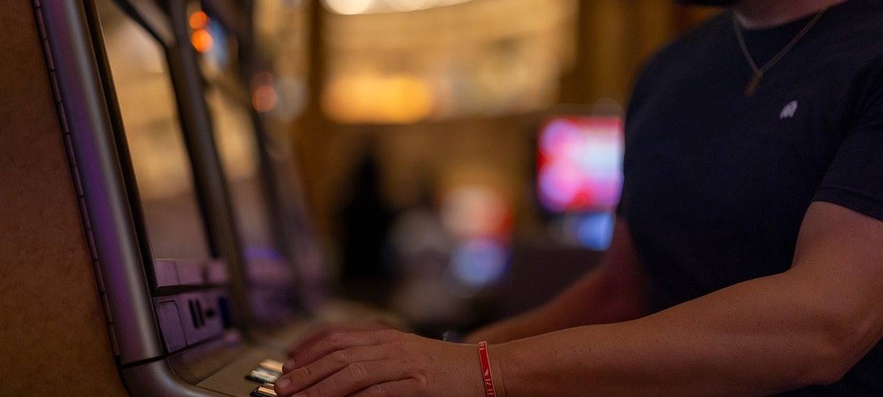 Junge Männer oft von Glücksspiel-Sucht betroffen