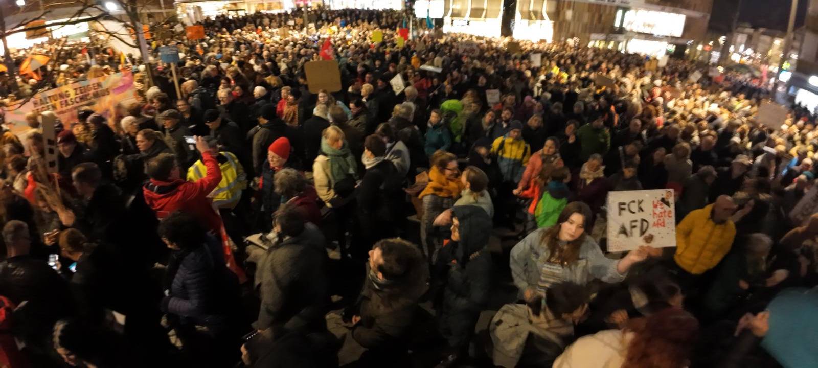 Tausende bei Demo gegen rechts