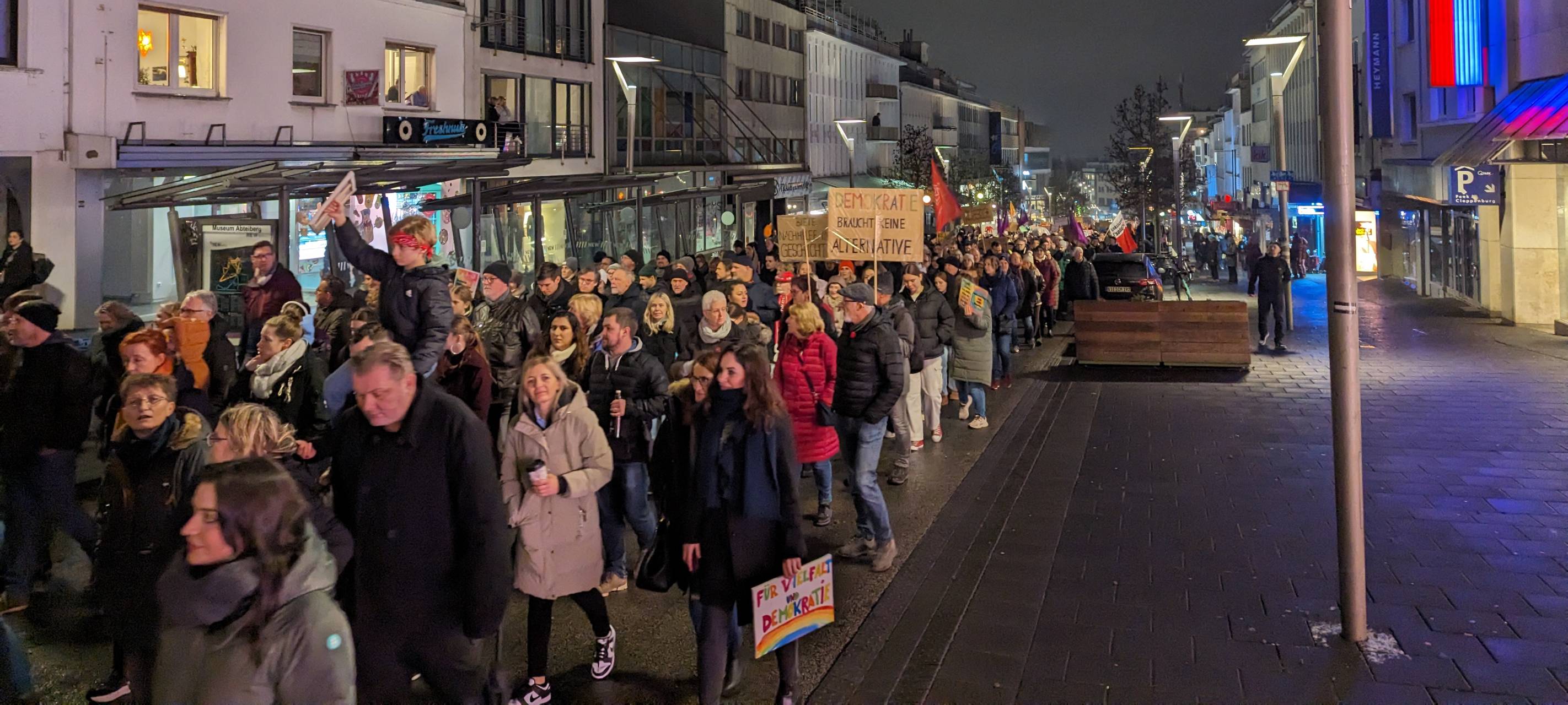Tausende gegen Rechtsextremismus