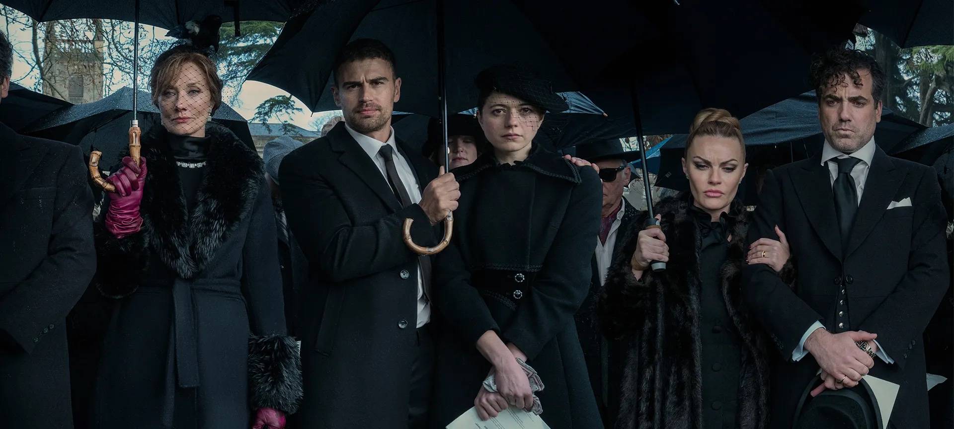 Eddies Vater wird beerdigt.