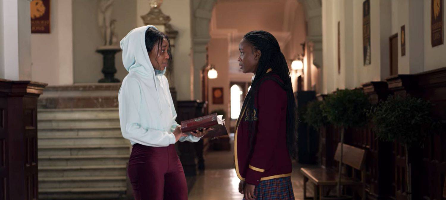 Puleng trifft sich heimlich mit ihrer vermeintlichen Schwester.