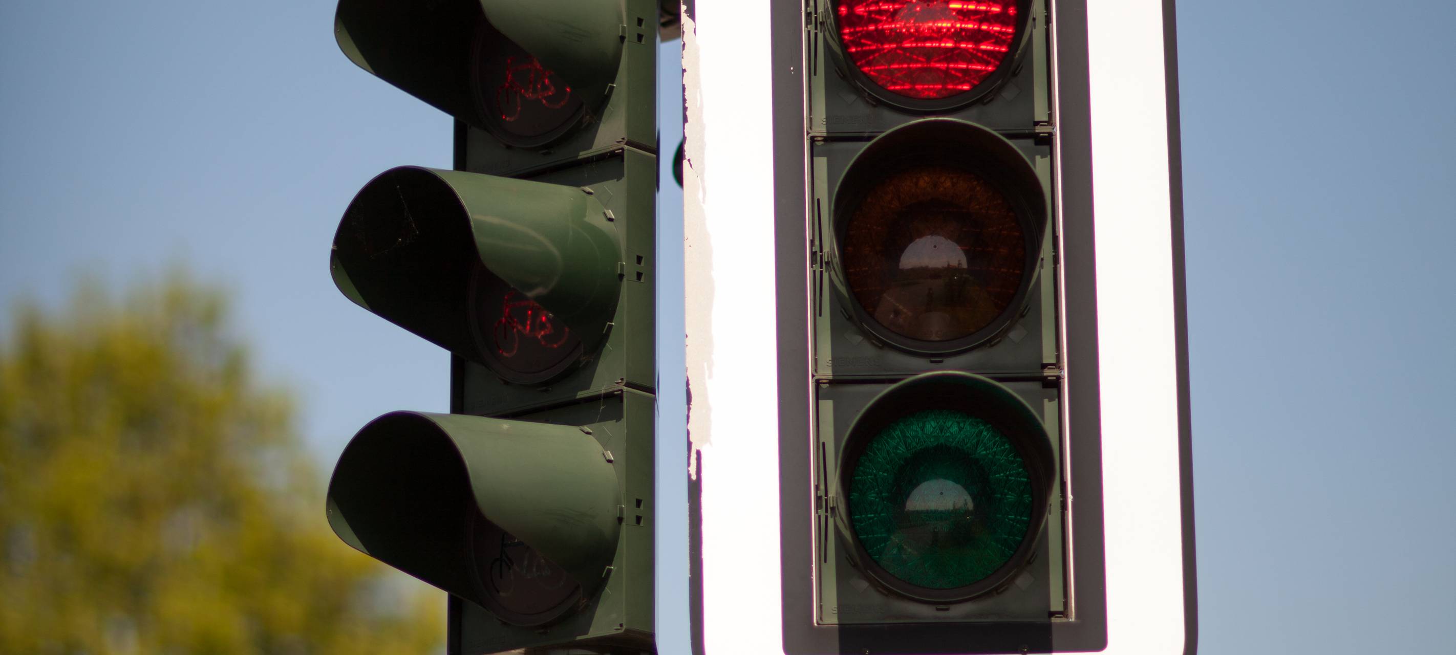 Raser nach Verfolgung an roter Ampel gestellt