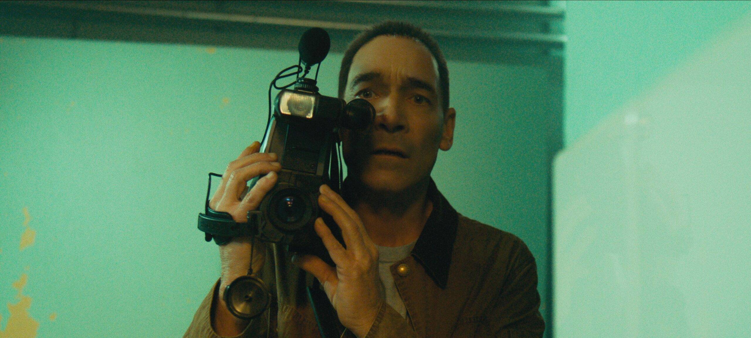 Idas Vater hat über die Sekte recherchiert und gefilmt.