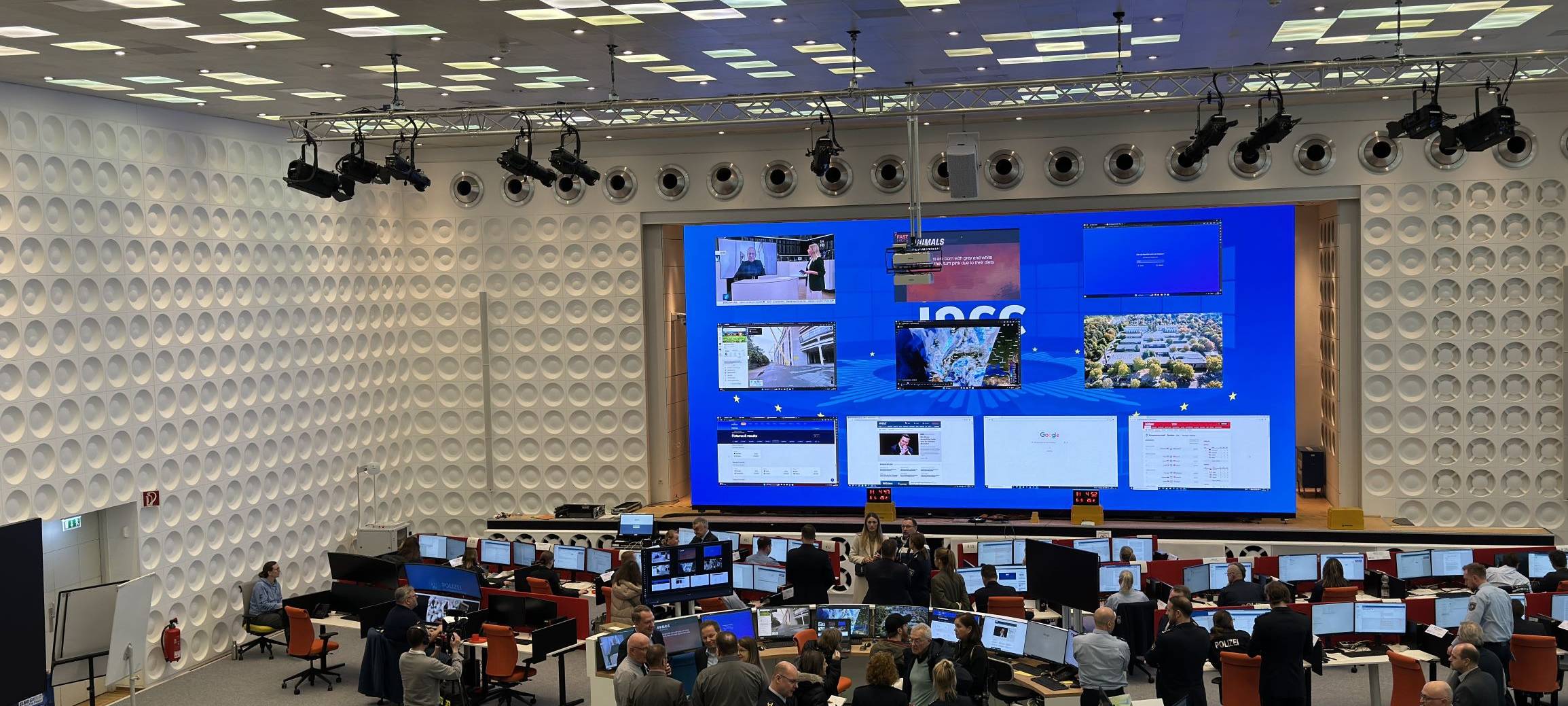 EM 2024: Zu Besuch im Polizei-Lagezentrum in Neuss