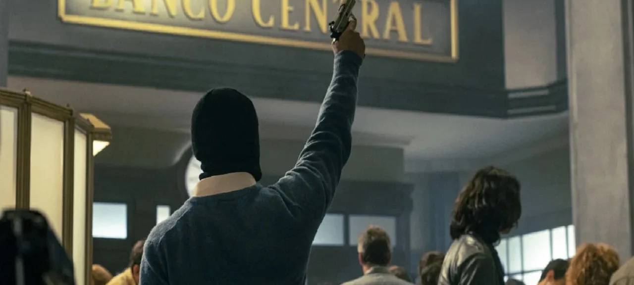 Die Bande setzt ihre Waffen ein.